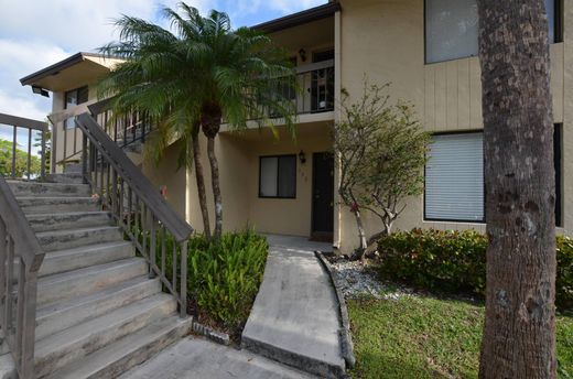 Residential complexes in Boca Raton, Palm Beach