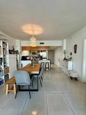 Kamienica w Miami, Miami-Dade County