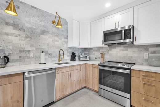 Villa in Hallandale Beach, Broward County