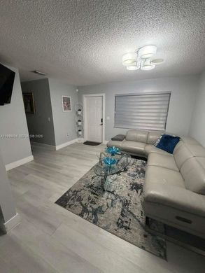 Townhouse in Hialeah, Miami-Dade