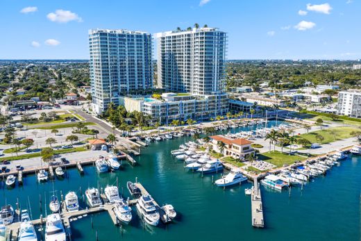 Residential complexes in Lake Park, Palm Beach