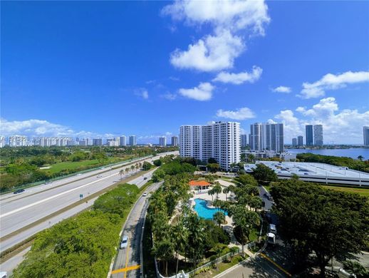 Residential complexes in Aventura, Miami-Dade