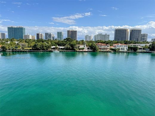 Wohnkomplexe in Bay Harbor Islands, Miami-Dade County