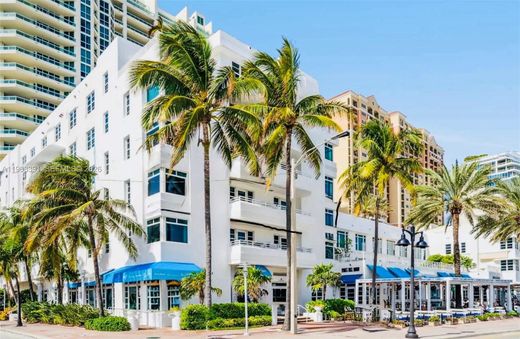 Residential complexes in Fort Lauderdale, Broward County