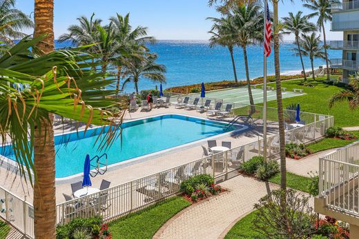 Residential complexes in Highland Beach, Palm Beach