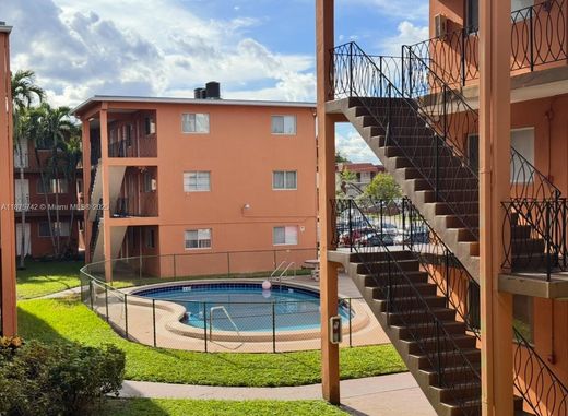مجمع شقق ﻓﻲ ميامي، فلوريدا, Miami-Dade County