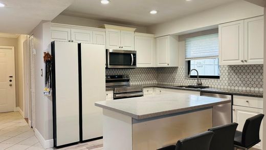 Residential complexes in Boca Raton, Palm Beach