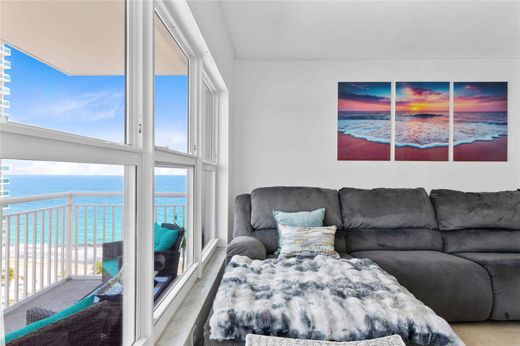 Residential complexes in Fort Lauderdale, Broward County