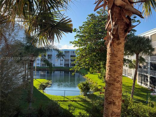Residential complexes in Dania Beach, Broward County