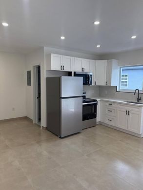 Residential complexes in Miami Beach, Miami-Dade