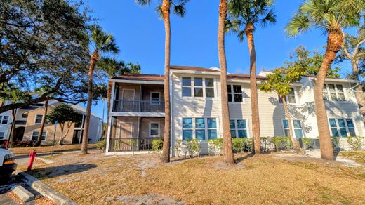 Residential complexes in Boynton Beach, Palm Beach