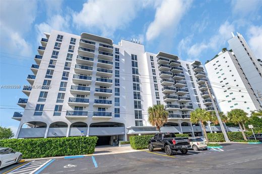 Residential complexes in North Bay Village, Miami-Dade