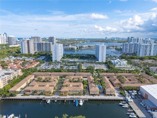 Residential complexes in Aventura, Miami-Dade