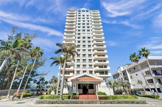 Residential complexes in Miami Beach, Miami-Dade