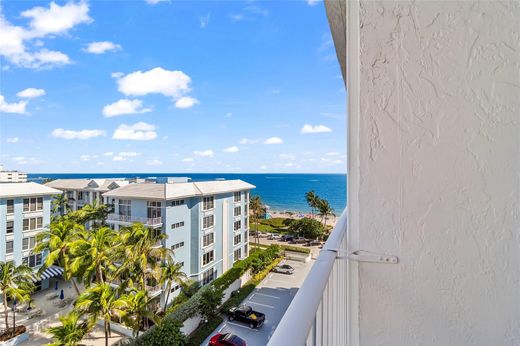 Residential complexes in Deerfield Beach, Broward County