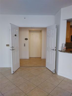 Residential complexes in Fort Lauderdale, Broward County