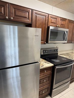 公寓楼  Coral Springs, Broward County