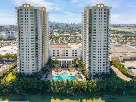 Residential complexes in Hallandale, Broward County