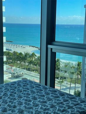 Residential complexes in Miami Beach, Miami-Dade