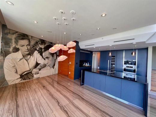 マイアミ, Miami-Dade Countyのアパートメント・コンプレックス