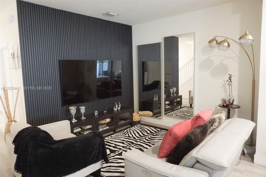Townhouse in Hialeah Gardens, Miami-Dade