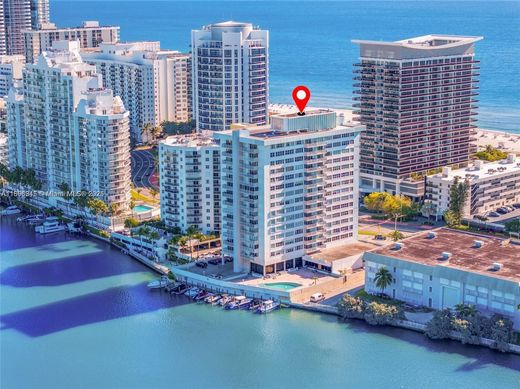 Residential complexes in Miami Beach, Miami-Dade