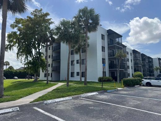 Residential complexes in Sunrise, Broward County