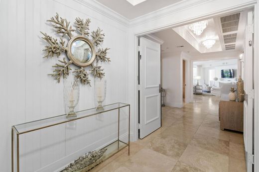 Residential complexes in Palm Beach Shores, Palm Beach