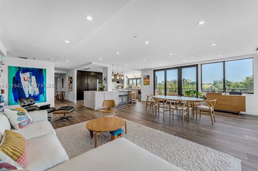 Residential complexes in Key Biscayne, Miami-Dade