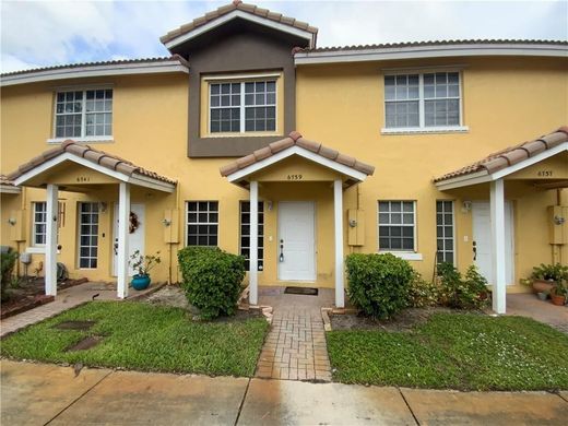 Townhouse in Lauderhill, Broward County