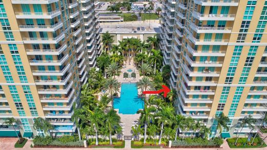 Residential complexes in Boynton Beach, Palm Beach
