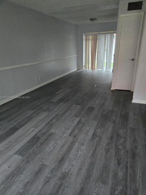 Townhouse - Lauderhill, Broward County