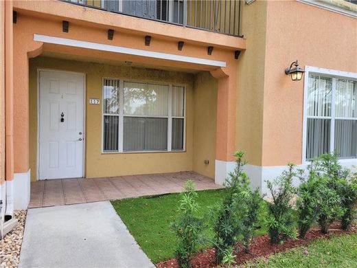 Residential complexes in Palm Springs, Palm Beach