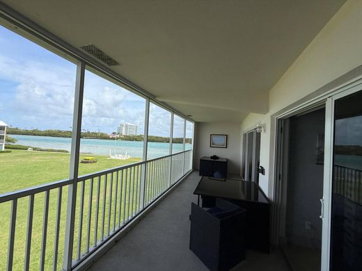 Residential complexes in Tequesta, Palm Beach