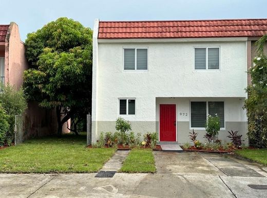 Townhouse - Hialeah, Miami-Dade County