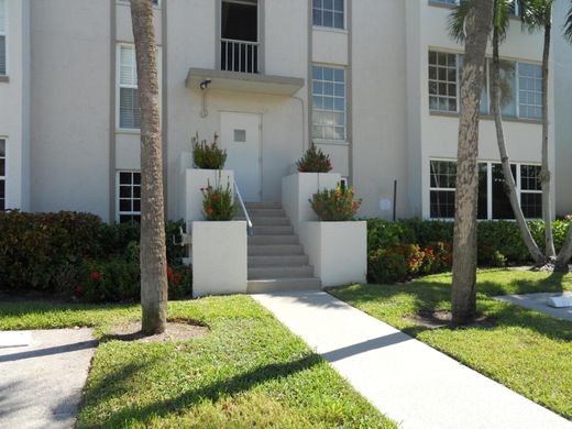 Residential complexes in Boca Raton, Palm Beach