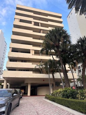 Residential complexes in Miami Beach, Miami-Dade
