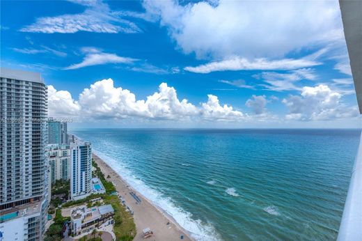 Residential complexes in Hallandale, Broward County