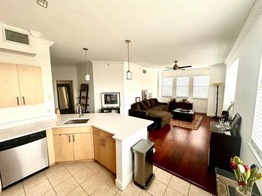 Residential complexes in Fort Lauderdale, Broward County