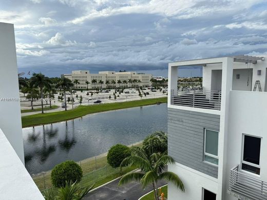 Townhouse - Doral, Miami-Dade County