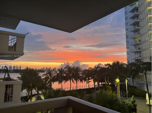 Residential complexes in Miami Beach, Miami-Dade