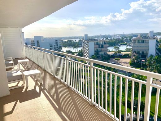 Residential complexes in South Palm Beach, Palm Beach