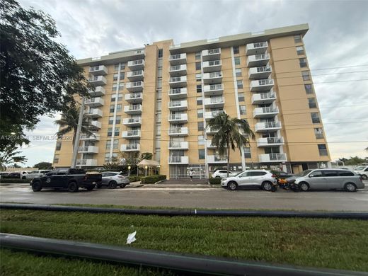 Residential complexes in North Miami, Miami-Dade