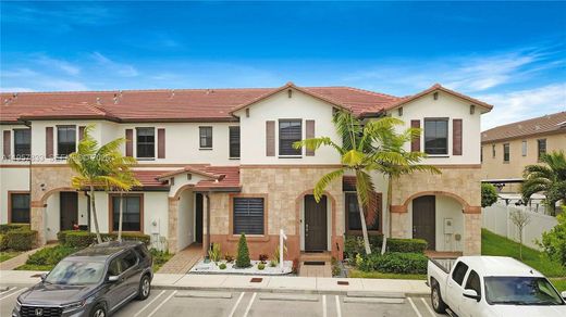 Townhouse - Hialeah, Miami-Dade County