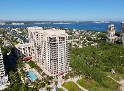 Residential complexes in Palm Beach Shores, Palm Beach