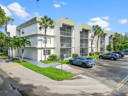 Residential complexes in Sunrise, Broward County