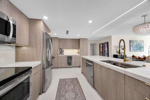 Residential complexes in Key Biscayne, Miami-Dade