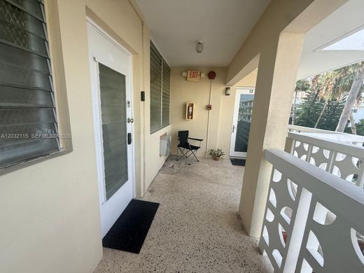 Residential complexes in Miami Beach, Miami-Dade