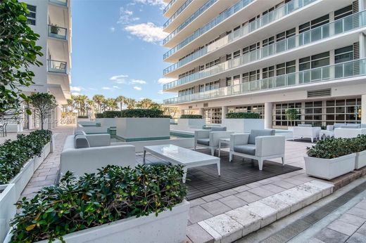 Residential complexes in Miami Beach, Miami-Dade