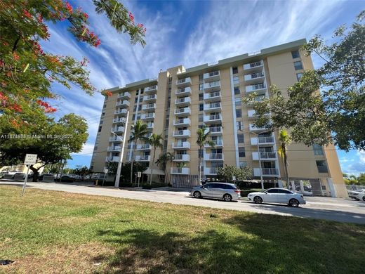 Residential complexes in North Miami, Miami-Dade